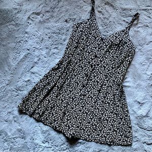 Vintage romper by LA City Paris size 40 black and white eiffle tower print